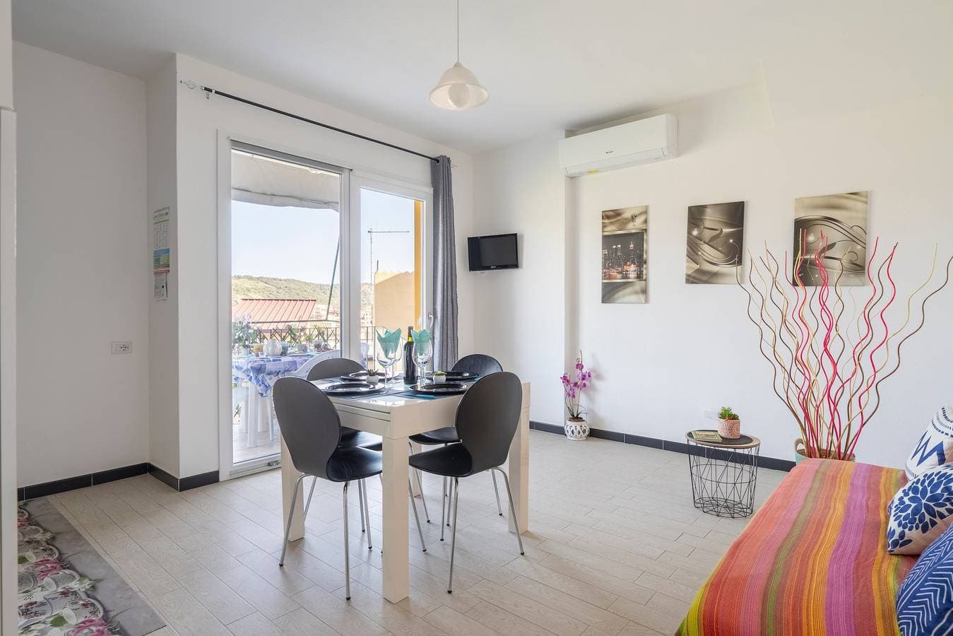 Foto 4 von 36: Ferienhaus 'Sa Figumoru Relax Mare' mit Bergblick und Klimaanlage