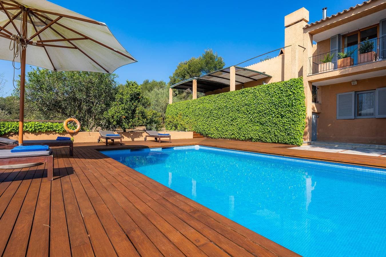 Foto 6 von 47: Charmantes Landhaus mit großem Garten mit Bergblick, Pool, WLAN und Terrassen
