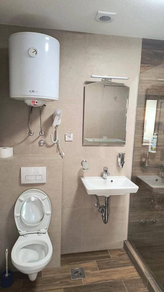 Foto 7 von 9: Triple Room with Lake View