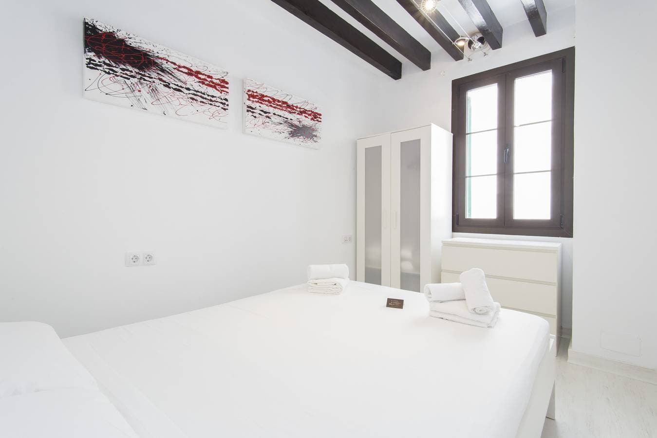 Foto 5 von 15: Black&White Apartment minimum stay 31 nights
