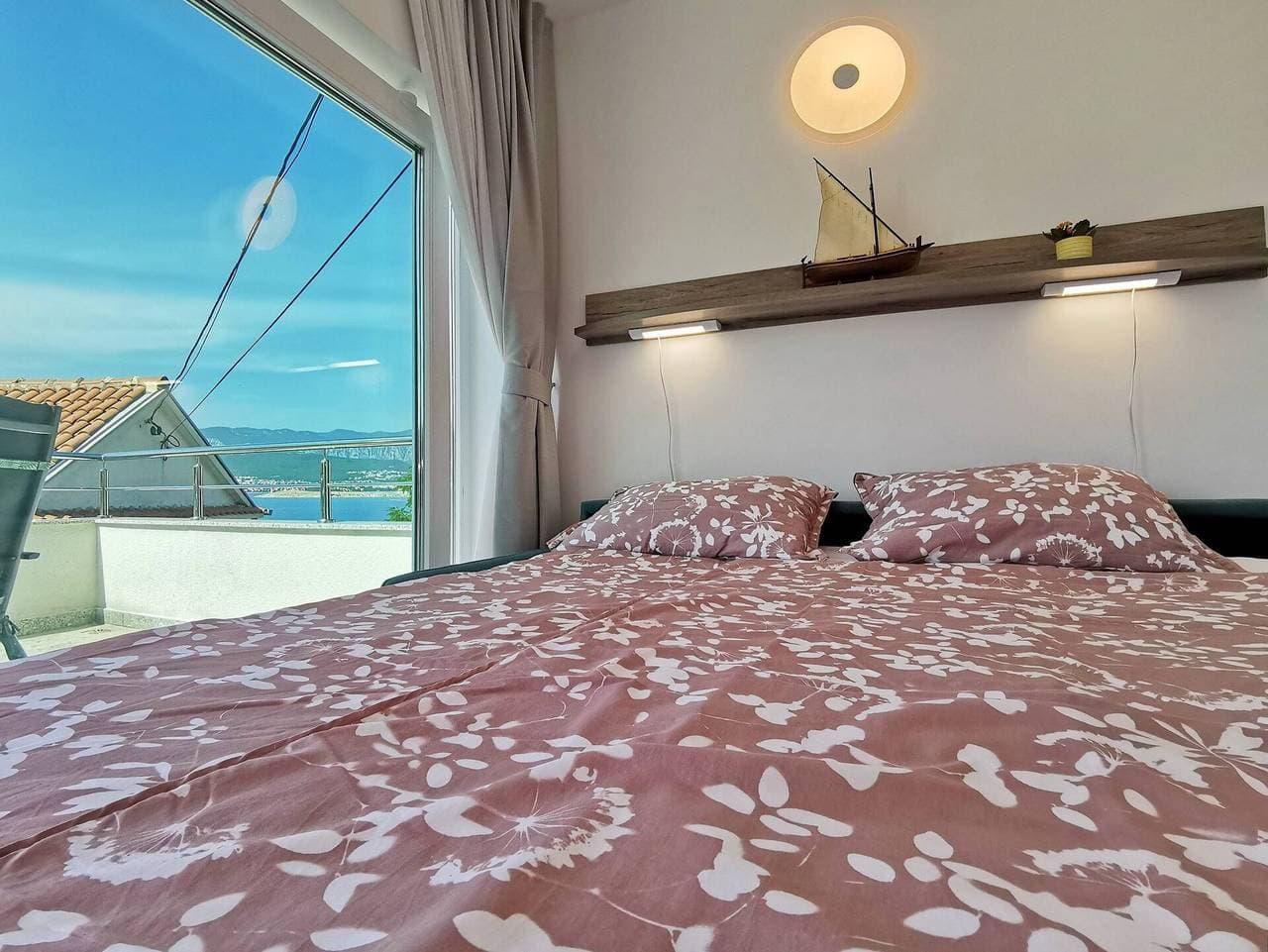Foto 11 von 29: Studio-Apartment Glorijeta - modern, 25 m vom Meer entfernt, Terrasse, Meerblick, kostenloser Parkplatz, Smart-TV