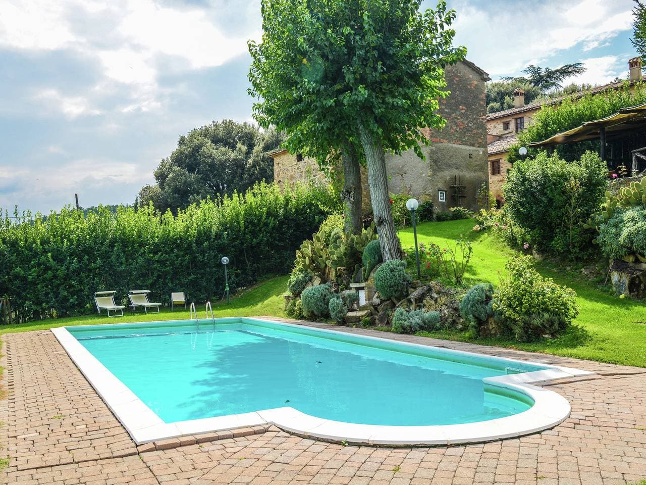 Schönes Apartment in Monte Santa Maria mit Gemeinschaftspool 1