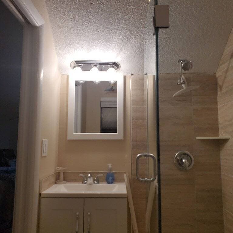 A Hidden Treasure: Spacious Studio with private entrance. Guests hate to leave. 1