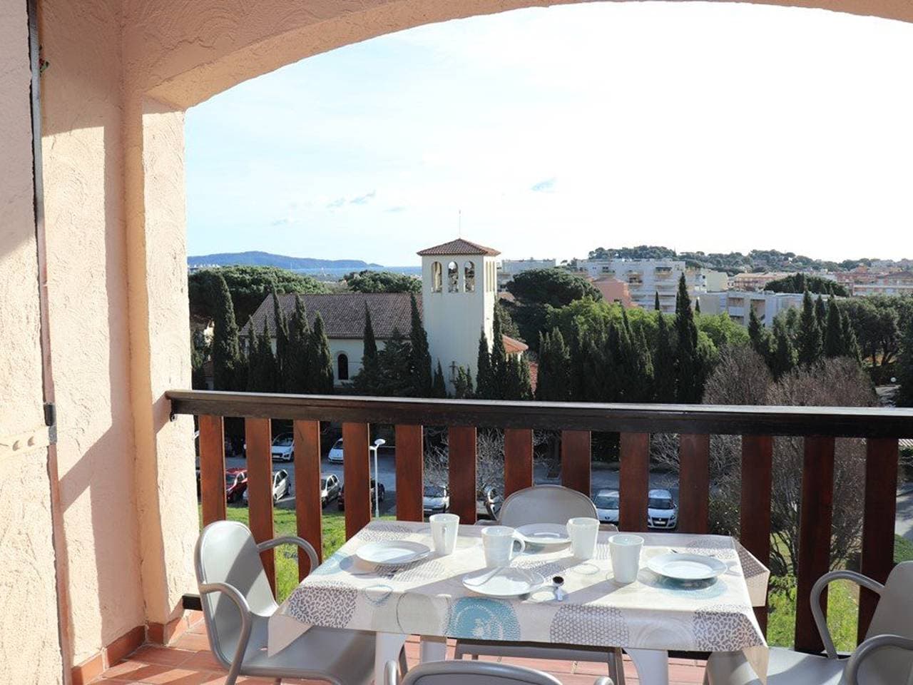 Helles Studio mit Terrasse, Parkplatz, strandnah 1