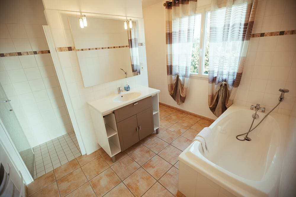 Foto 7 von 30: Villa Fanny - Private Pool and Spa in Joyeuse, Ardèche. Ideal for families!