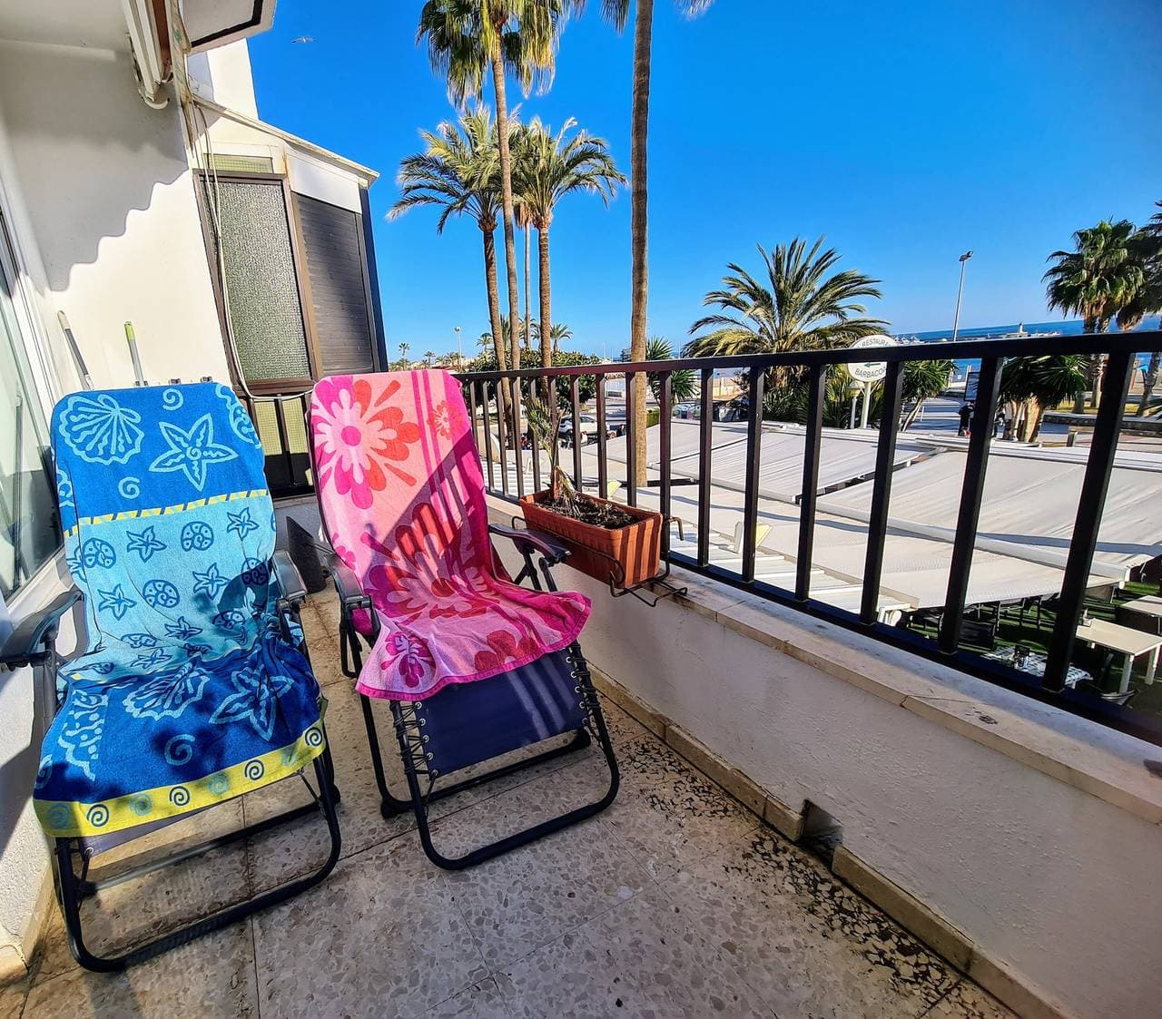 Foto 4 von 40: Apartment „Beach Panorama Caleta“ direkt am Wasser mit Klimaanlage