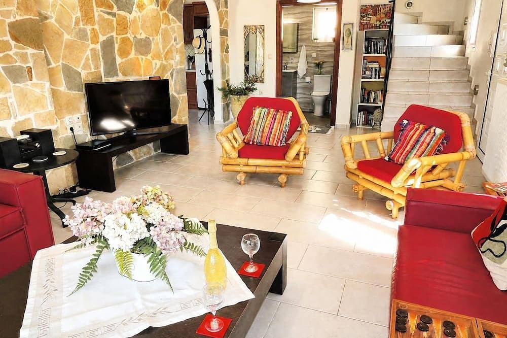 Foto 11 von 30: Villa Adelphi in der Nähe von Kalives. 2 Schlafzimmer, privater Pool, Aussicht und alle Annehmlichkeiten.