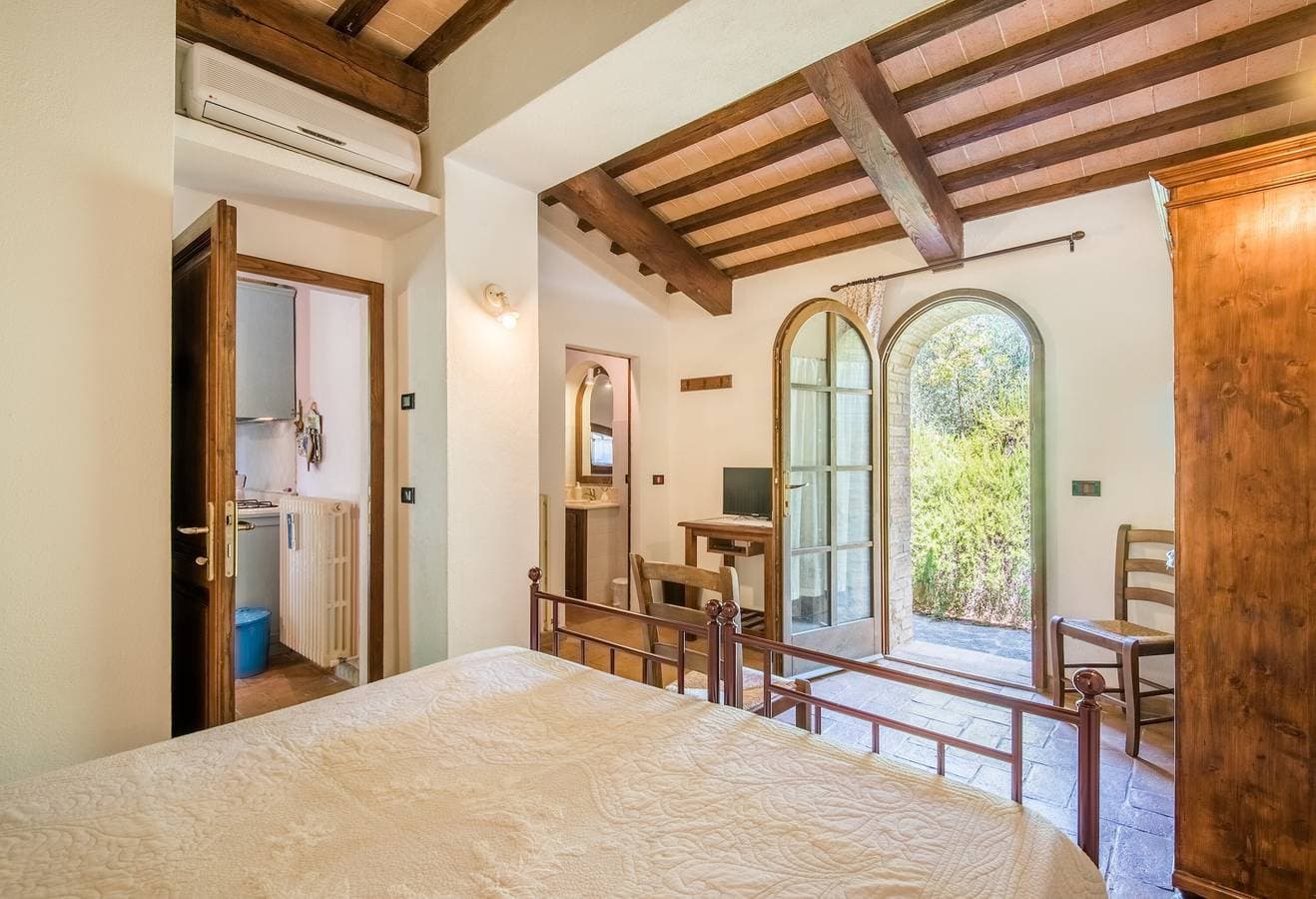 Foto 5 von 24: Podere Giardino Wine & Bed – Apartment Glicine: Landhaus mit Pool, WLAN & Klimaanlage