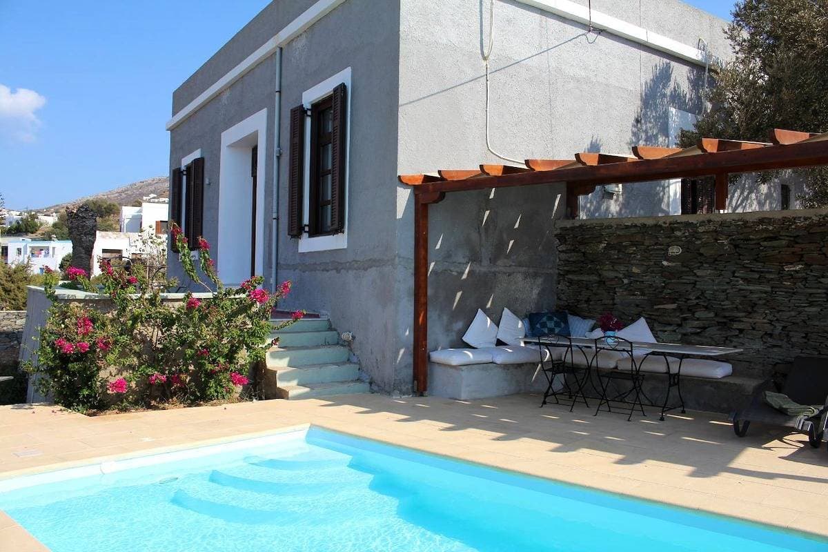 Schöne Villa mit Pool direkt am Meer, Wifi, 8 Pers. | Syros, Kykladen 1