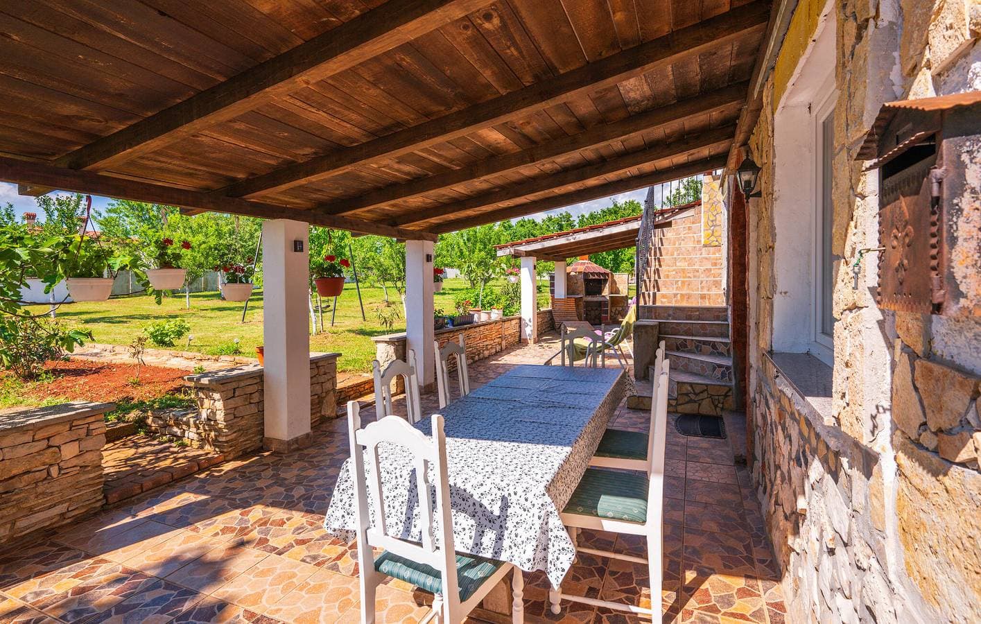 Foto 11 von 36: Gemütliche 2-Zimmer-Wohnung mit WLAN, Terrasse und Parkplatz in der Nähe der Konoba KACANA
