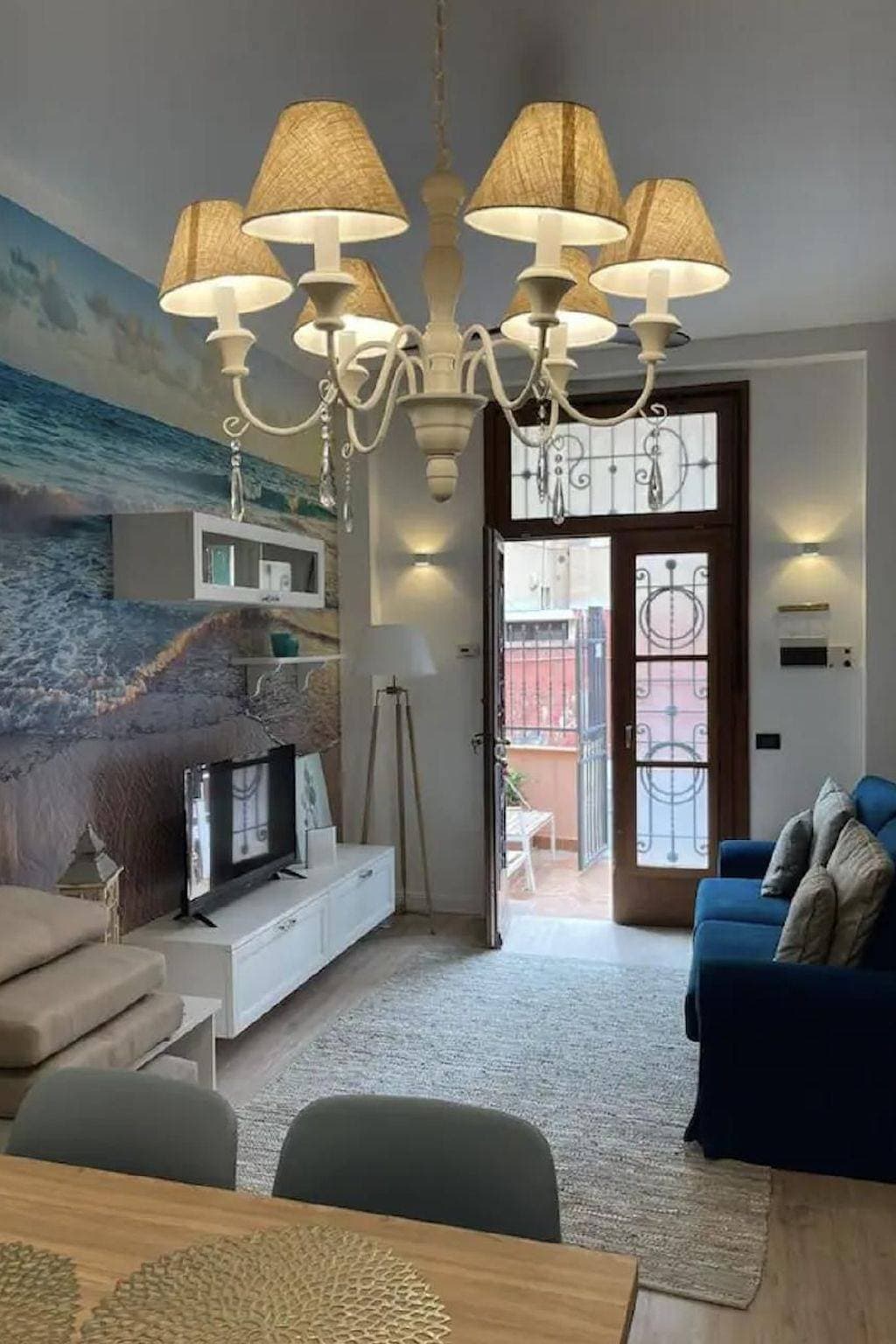 Foto 3 von 25: Alassio Beach House - Seaside Relaxed Living