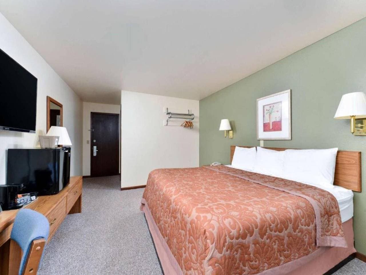 Foto 5 von 10: Gemütliches Kingsize-Bett | Staples