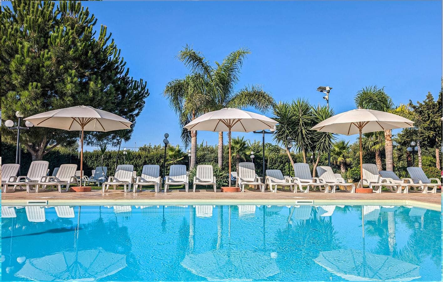Rückzugsort am Strand: Pool, AC, Parkplatz, Terrasse 1