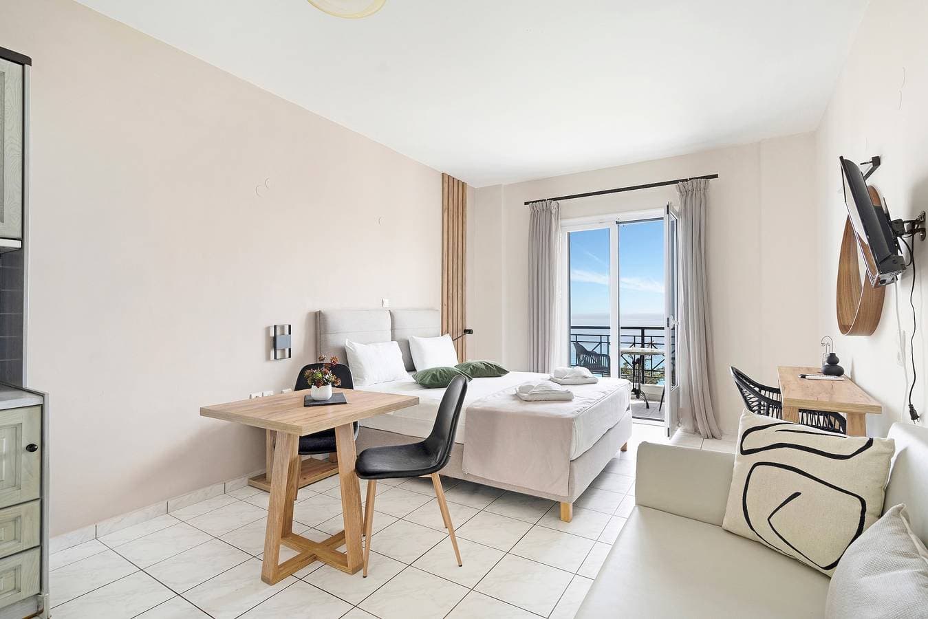 Foto 4 von 32: Ferienwohnung'Sunset Premium Studio B' mit Meerblick, Gemeinschaftspool und WLAN