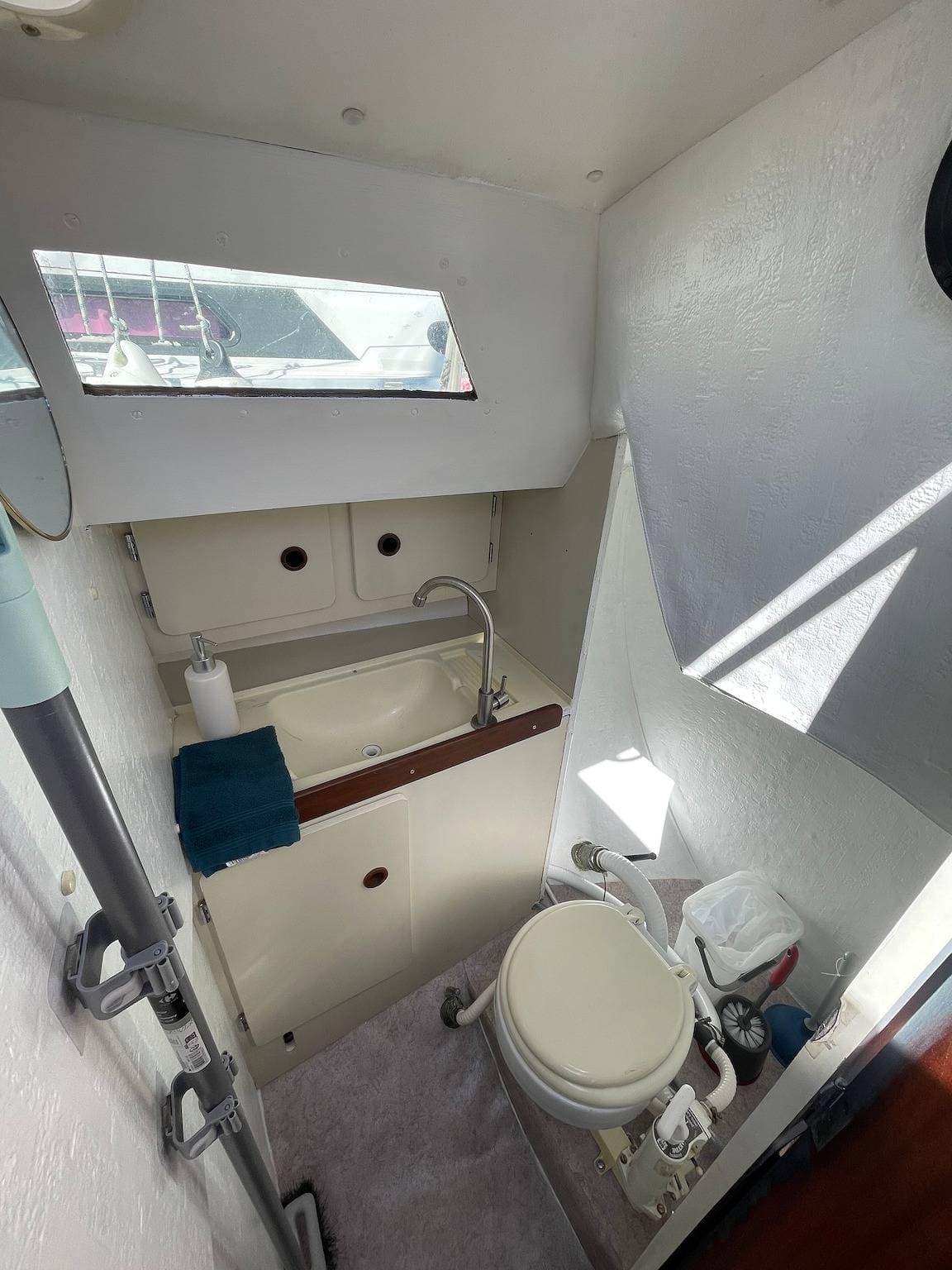 Foto 5 von 12: Boot 'Segelboot Miraflores' mit Meerblick, privater Terrasse und WLAN