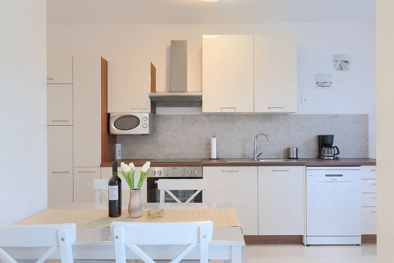 Foto 8 von 28: Ferienhaus mit großem Garten und viel Grün