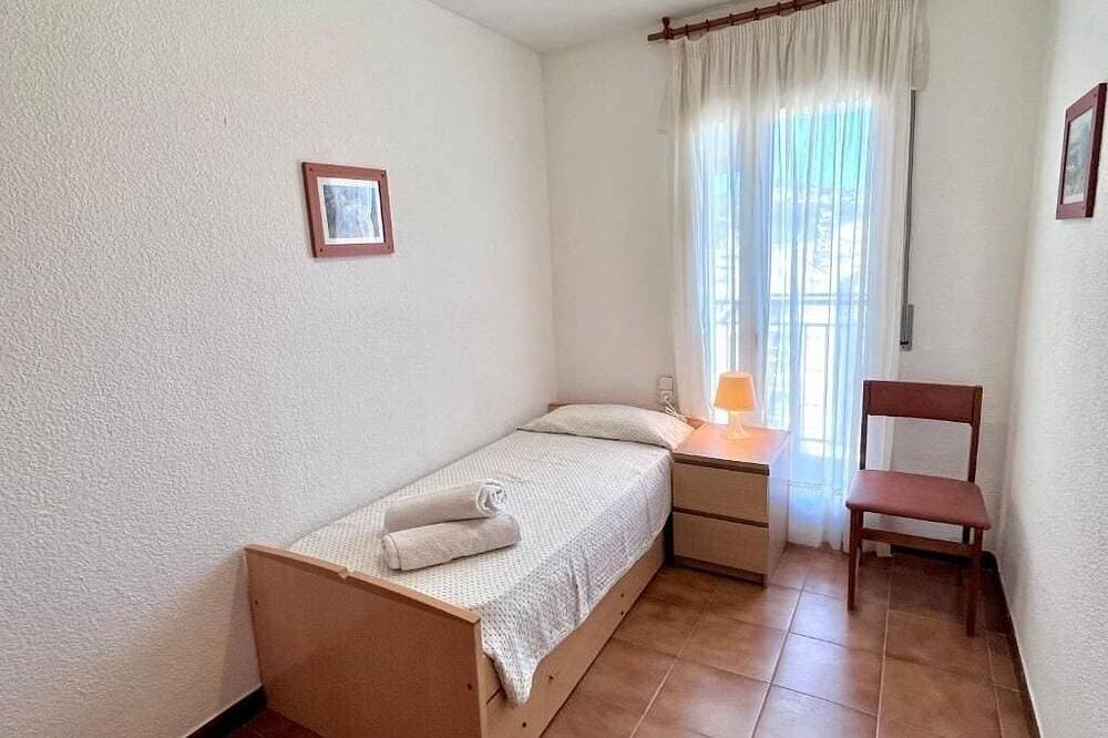 Foto 8 von 26: Geräumiges 3-Zimmer-Apartment direkt am Strand. Rodes-71