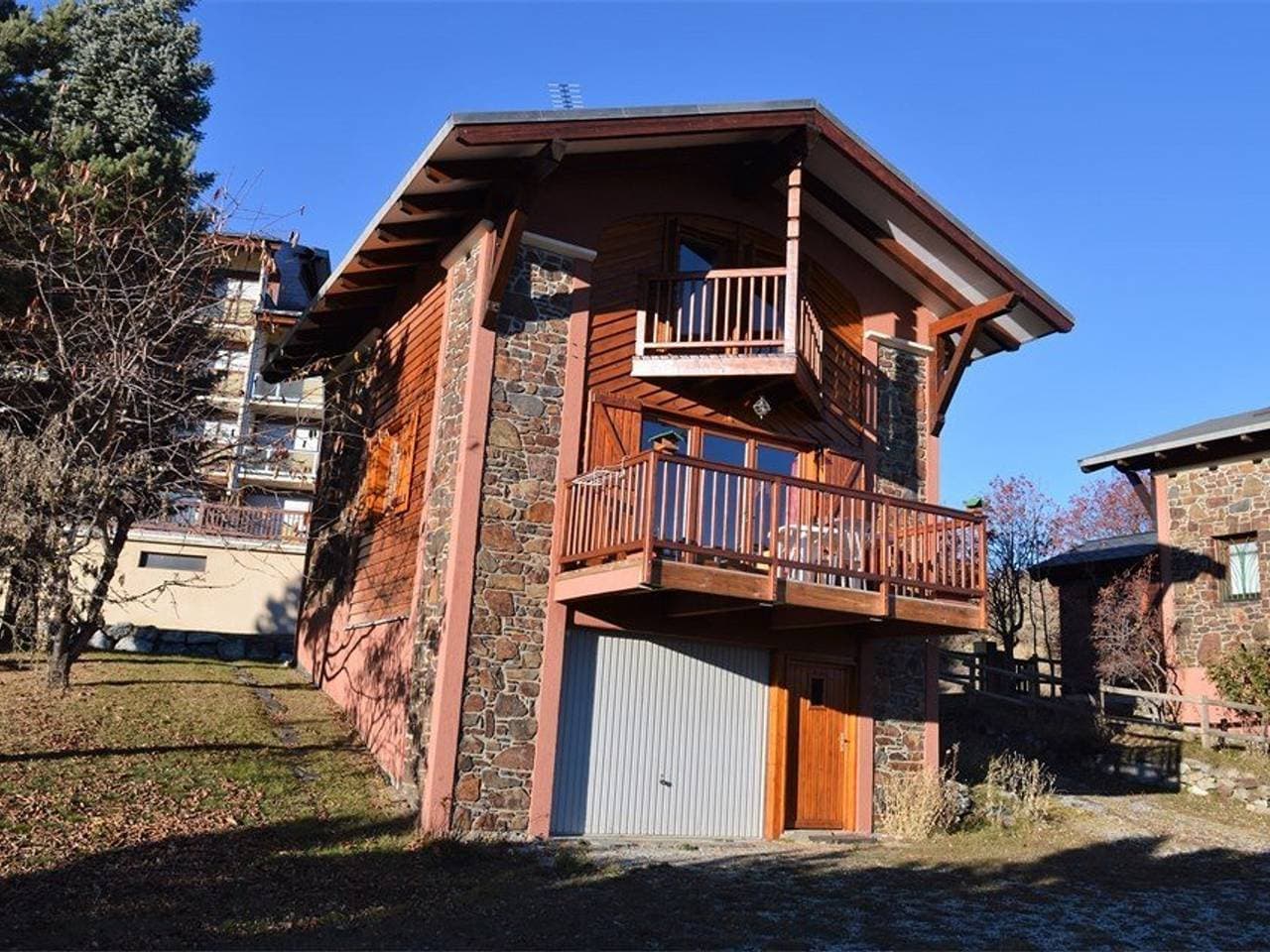 Foto 12 von 13: Südliches 4-Seiten-Chalet mit Terrasse in der Nähe des Zentrums