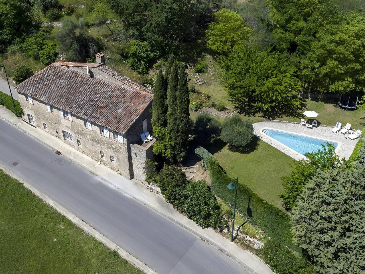 Foto 3 von 35: Wunderschöne freistehende Villa mit Pool