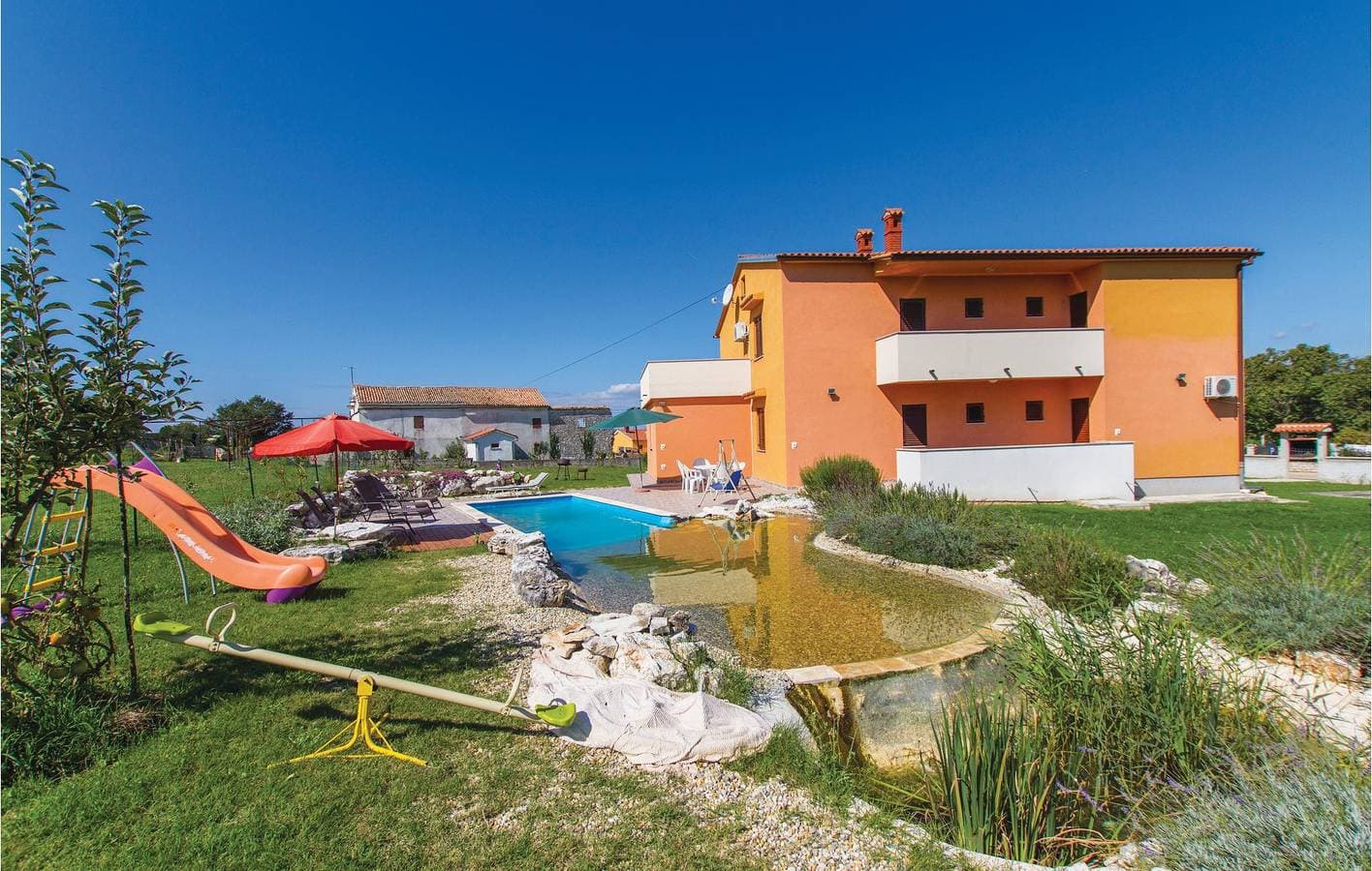 Charmantes Apartment mit Pool, WLAN und Parkplatz in der Nähe von Manjadvorci 1