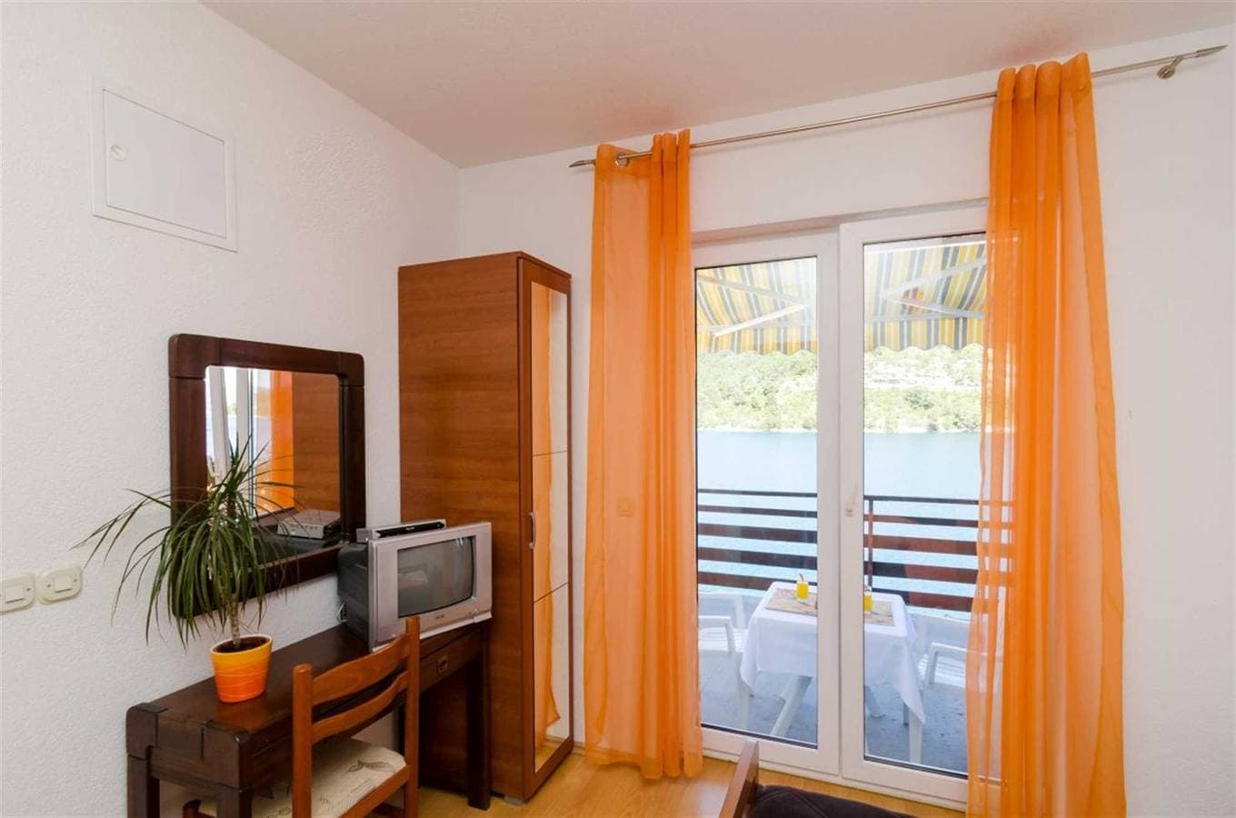 Foto 4 von 20: Maestral Studio mit Terrasse und Meerblick