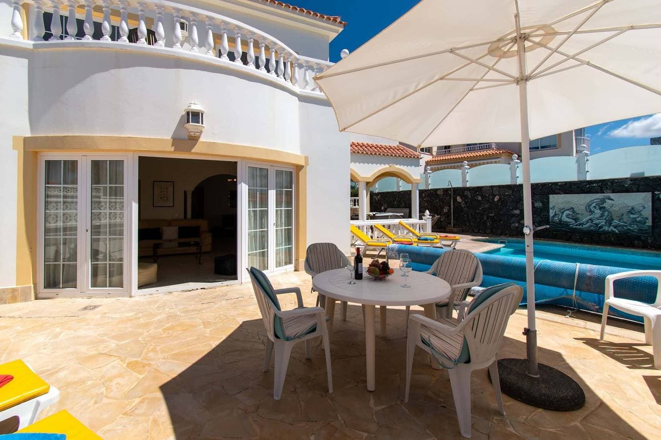 Foto 3 von 60: Haustierfreundliche Villa Encantada mit Meerblick und Pool