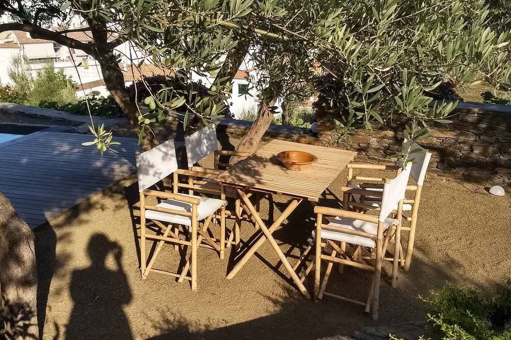 Foto 13 von 30: Haus mit Blick auf das Meer, Garten, Pool, private Garage centr0 von Cadaques,