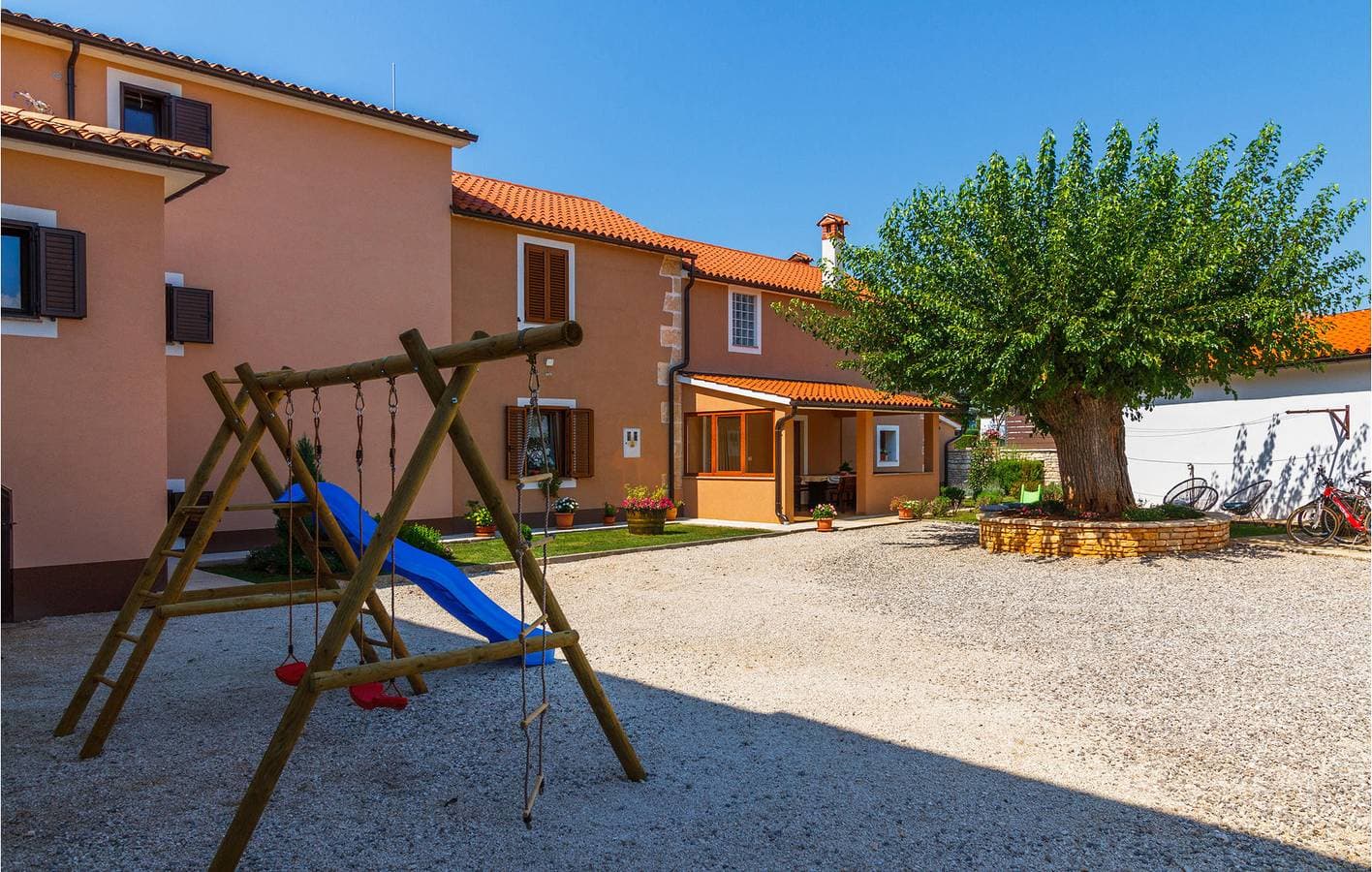 Foto 2 von 33: Geräumige 140 m² große Wohnung mit WLAN und Terrasse in der Nähe des Stadtzentrums von Svetvinčenat