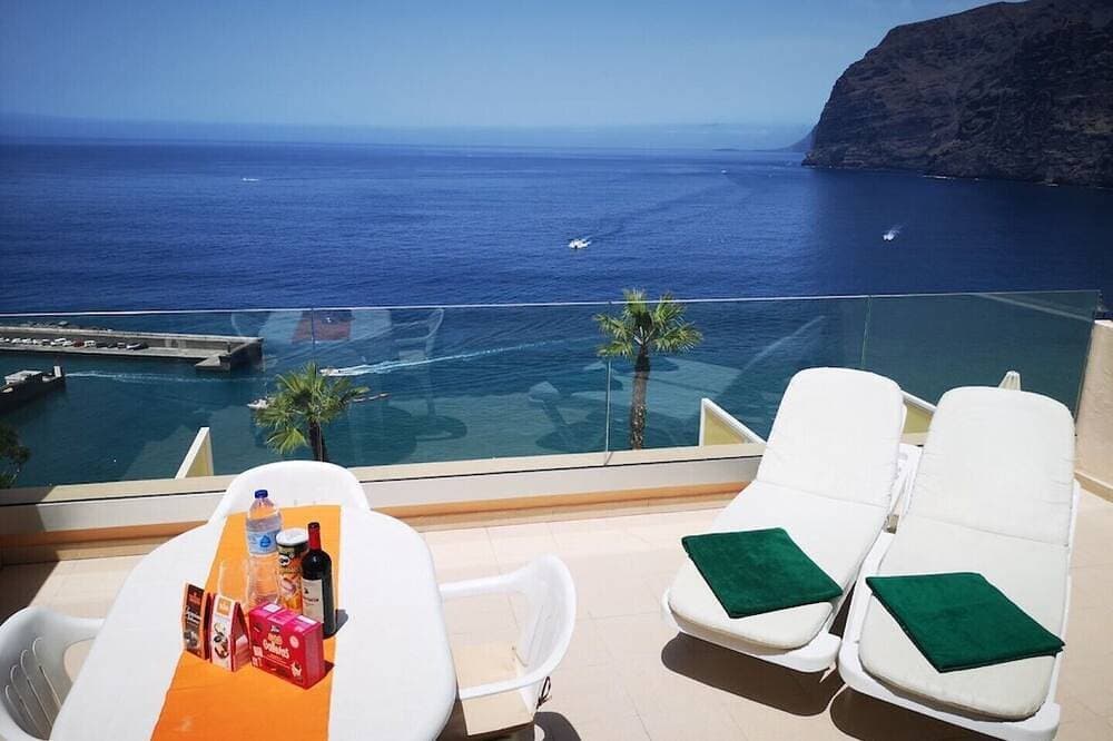 Romantic Retreat In Prime Position With Stunning Views To Cliffs, Marina & Sea. 1