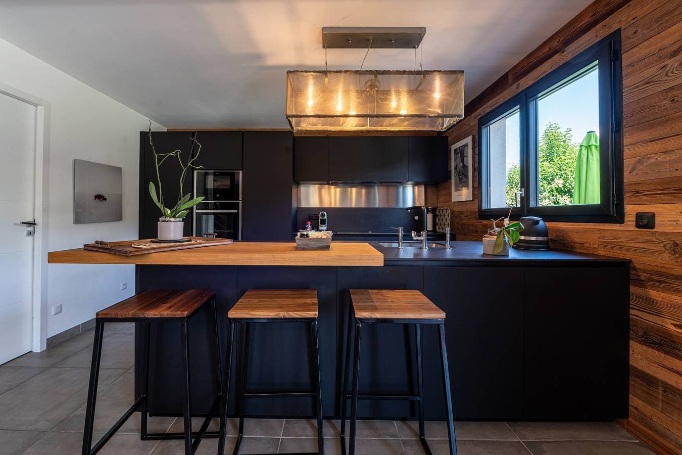 Foto 4 von 33: Villa 'Maison Neuve Proche Lac D'Annecy' mit Bergblick, privater Terrasse und Wi-Fi