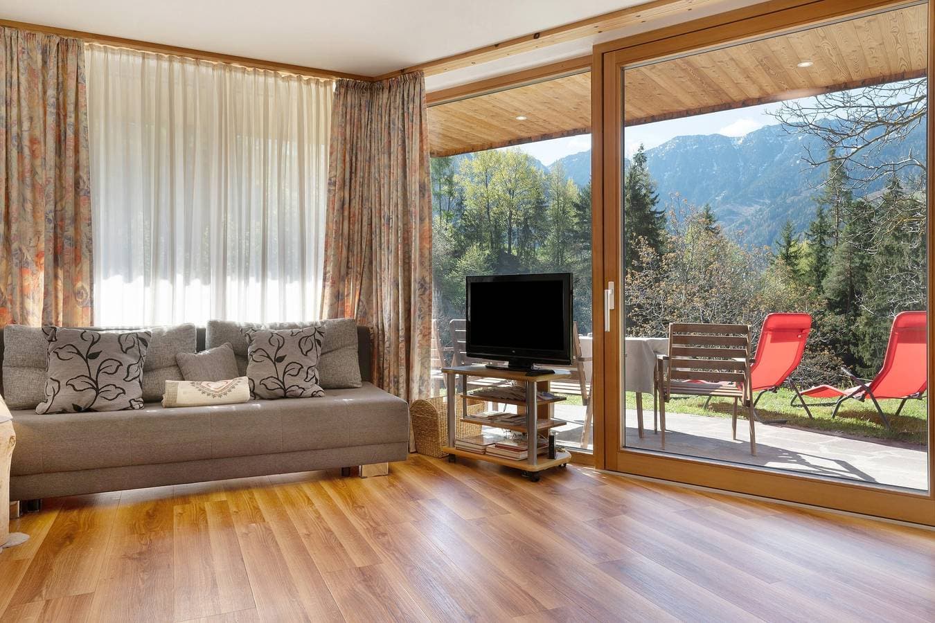 Foto 4 von 41: Chalet „Petrunderhof Herbstparadies“ mit Bergblick, Gemeinschaftsterrasse und WLAN
