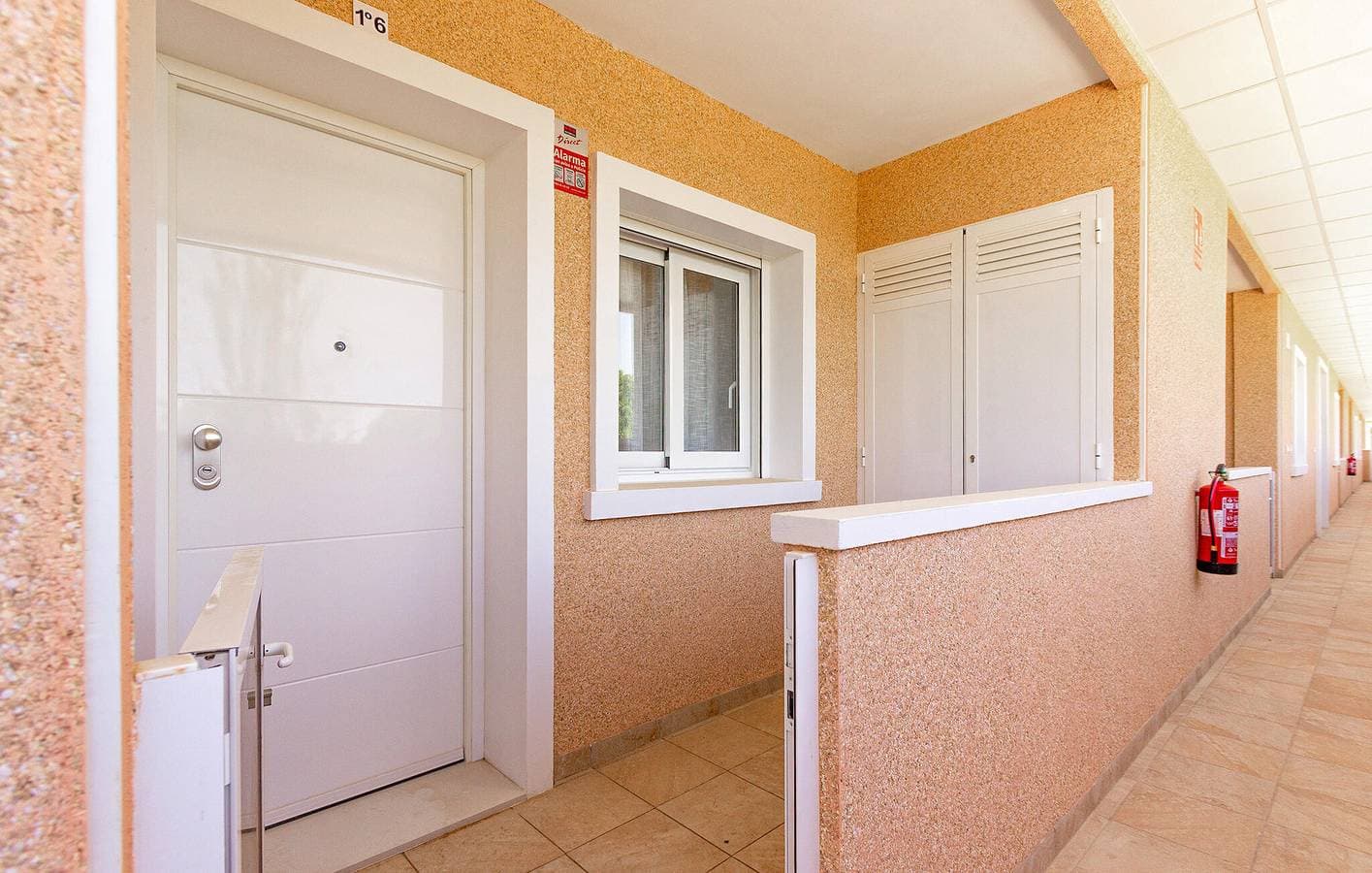 Foto 2 von 24: Appartement am Strand mit Parkplatz, Pool, Terrasse und Internet