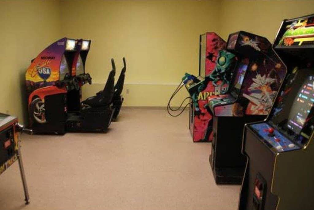 Foto 6 von 50: Cozy Studio | Private Balcony | Indoor Pool, Hot Tub & Game Room | Near Loon