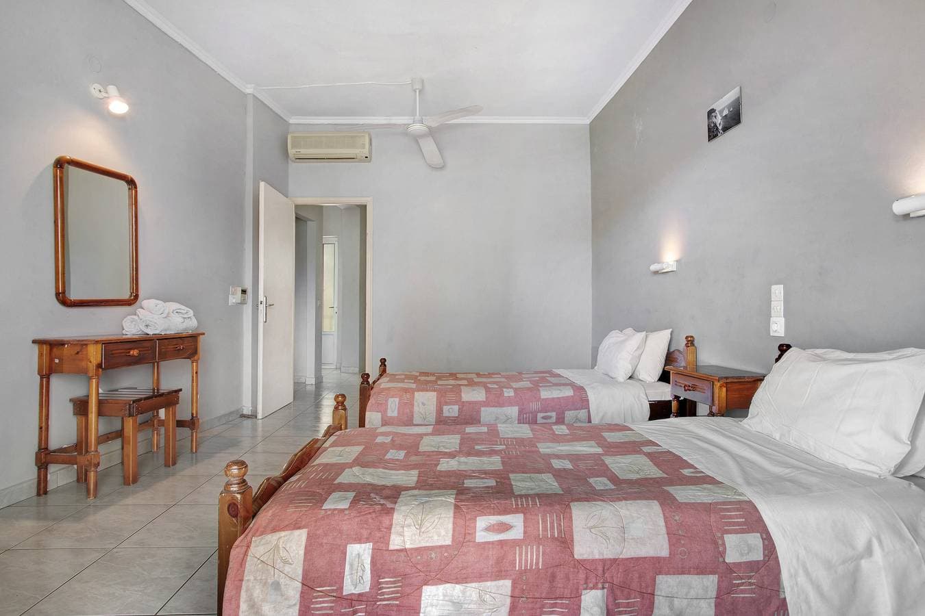 Foto 8 von 26: Ferienwohnung "Dolphin Apartment 8" mit Privatem Balkon, Gemeinschaftsgarten und WLAN