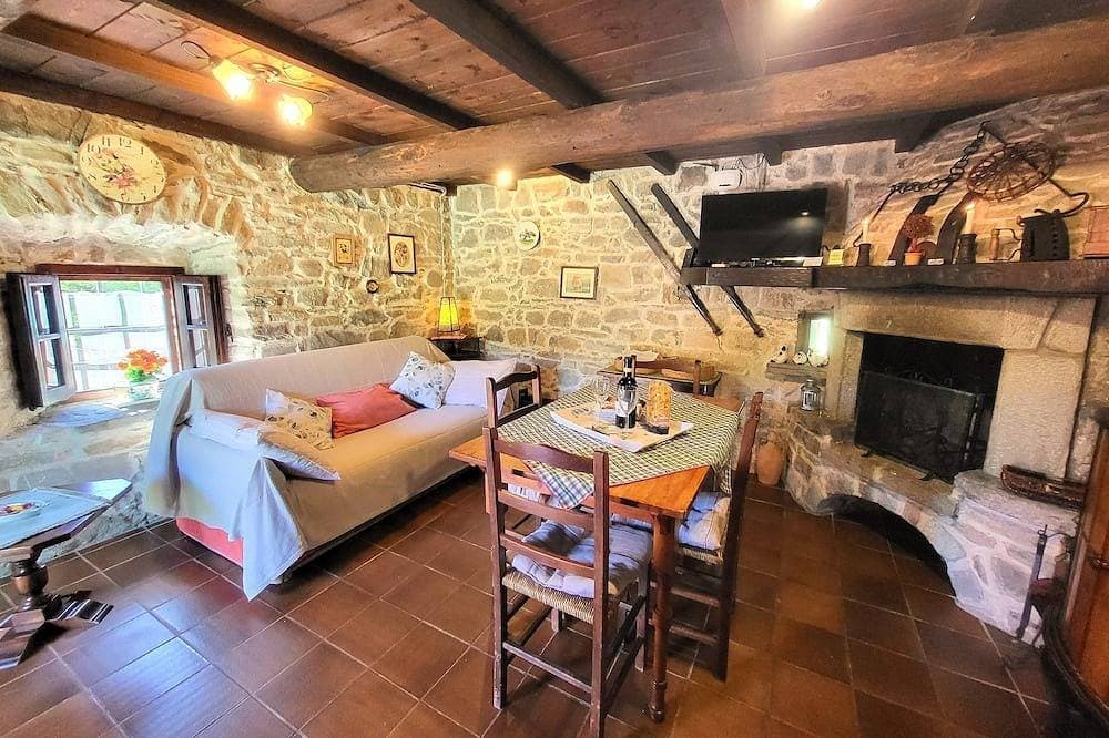 Foto 8 von 23: Restored Mill, riverside, private pool, WIFI, romantic!