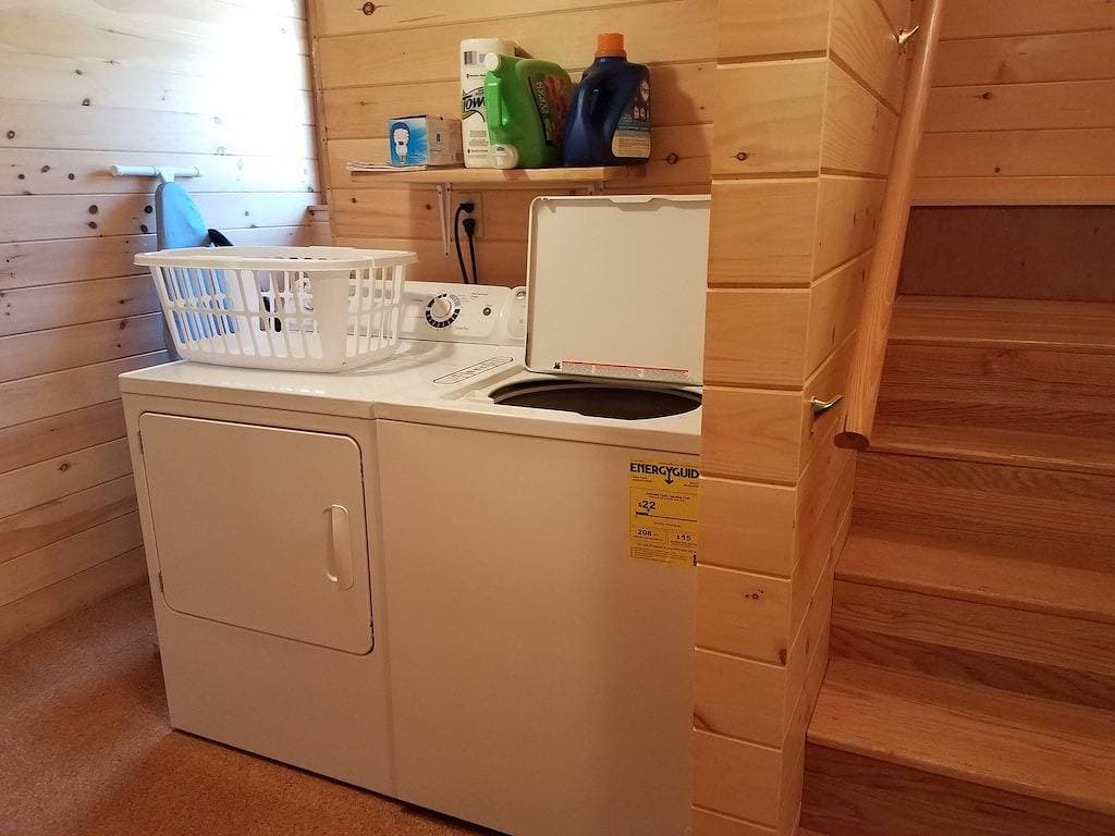 Foto 9 von 23: New Cottage In Town & im Wald mit einem kleinen Bach neben