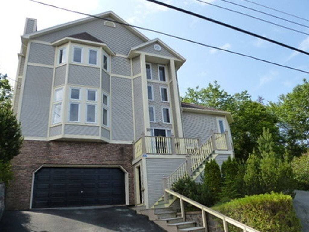 Bright sunny B&B overlooking Bedford Basin 1