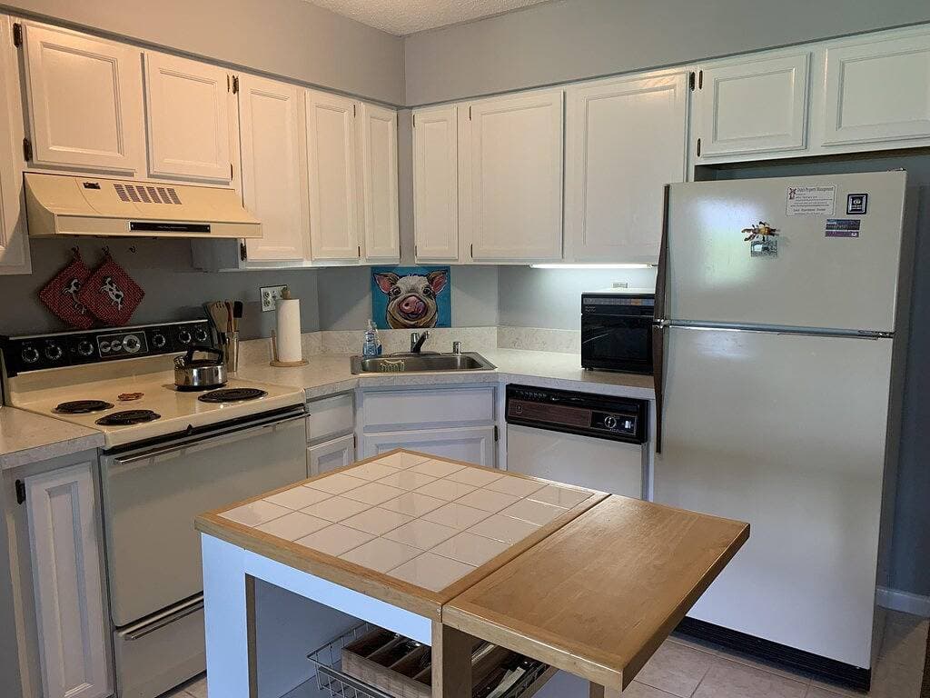 Redecorated! Great Location at Mount Snow, Free Shuttle, Pool/Hot Tub 1