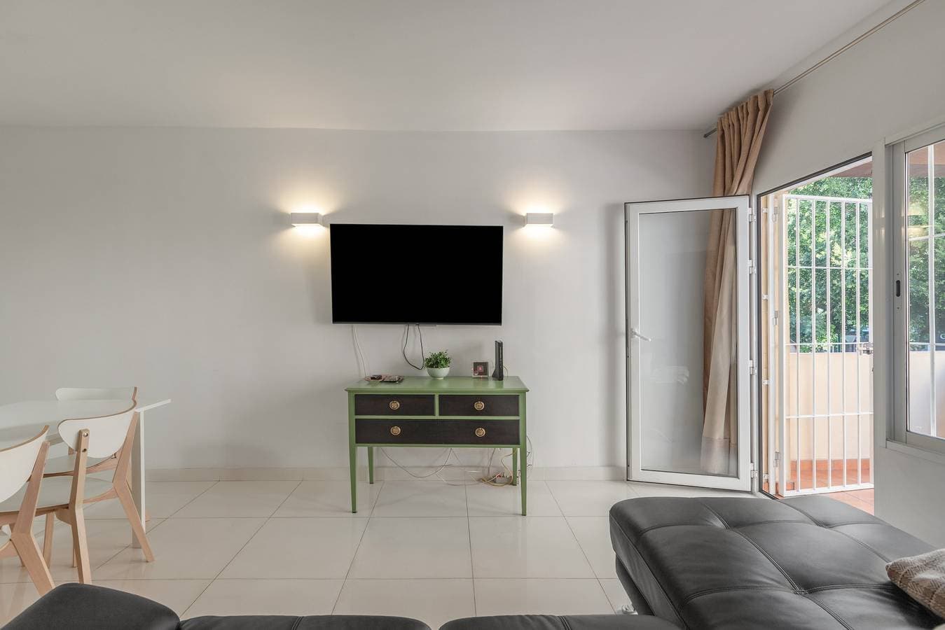 Foto 3 von 36: Apartment 'Malaga Vialia Zona Esta Ave- Zona' mit Balkon, WLAN und Klimaanlage