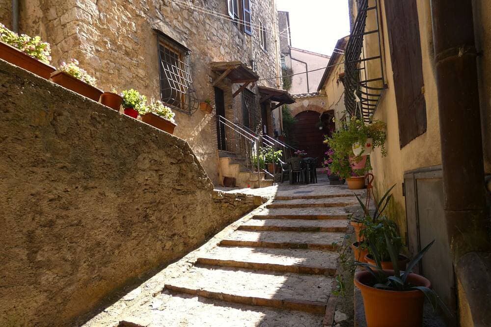 Foto 11 von 19: Scappo in Umbrien, nel Vicolo