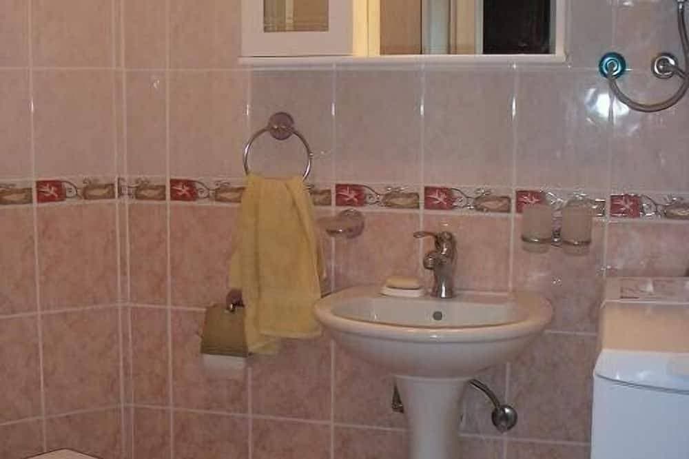 Foto 4 von 22: Panoramablick Wohnung in Rafailovici. 200 m von den Sandstränden.