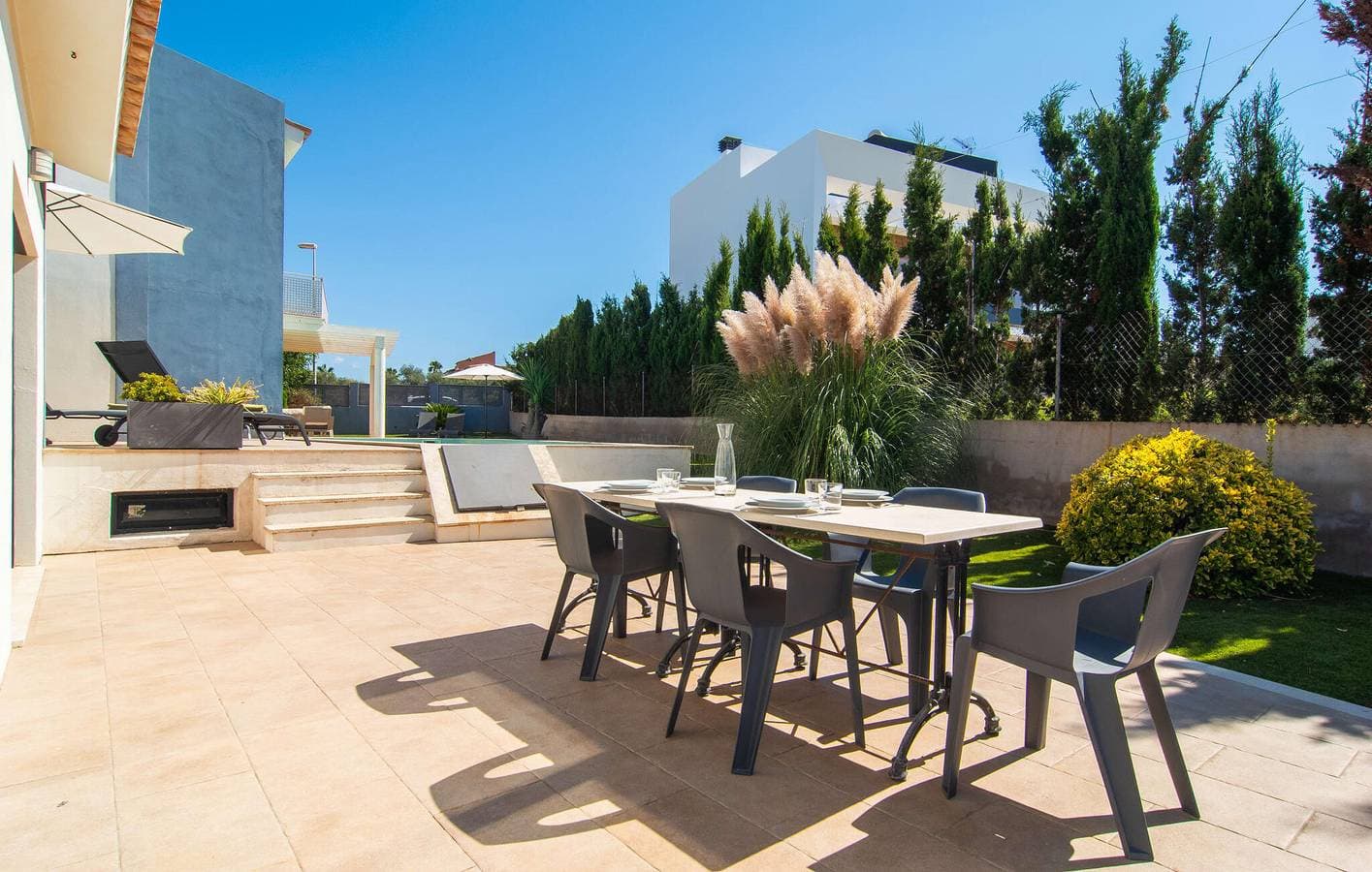 Foto 9 von 46: Appartement mit Meerblick, Pool, Terrasse und Grill - in der Nähe von Strand und Restaurants