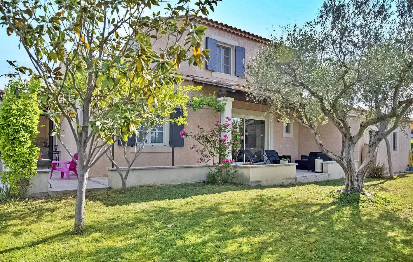 Moderne 110m² Wohnung: AC, Parkplatz, Pool, WiFi - Graveson 1
