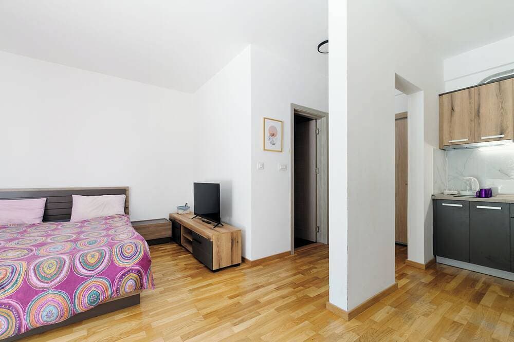 Foto 3 von 18: Cozy studio apartment in charming Becici