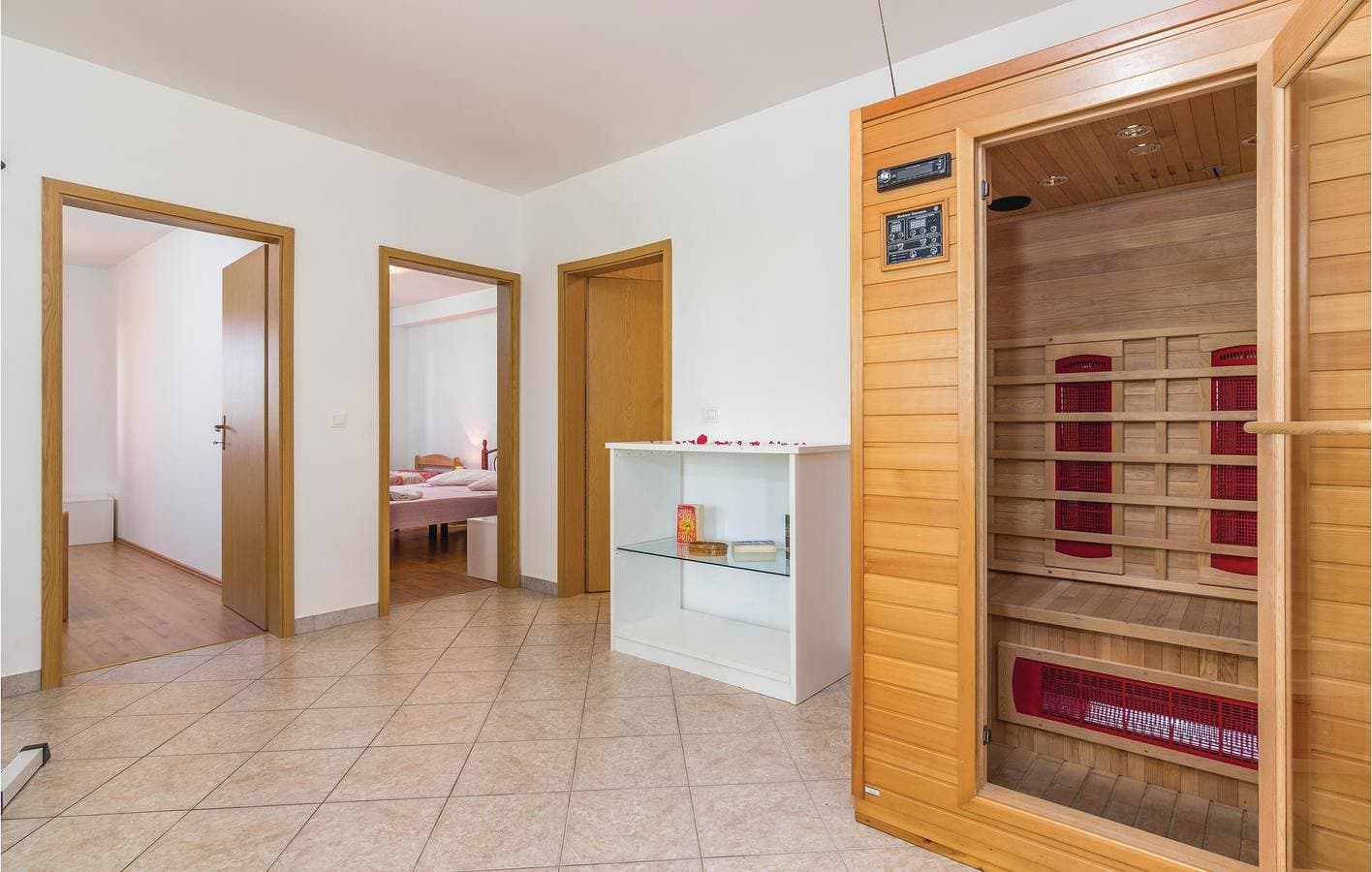 Foto 12 von 48: Geräumige 150 m² große Wohnung mit Terrasse und WLAN in der Nähe des Stadtzentrums von Karojba