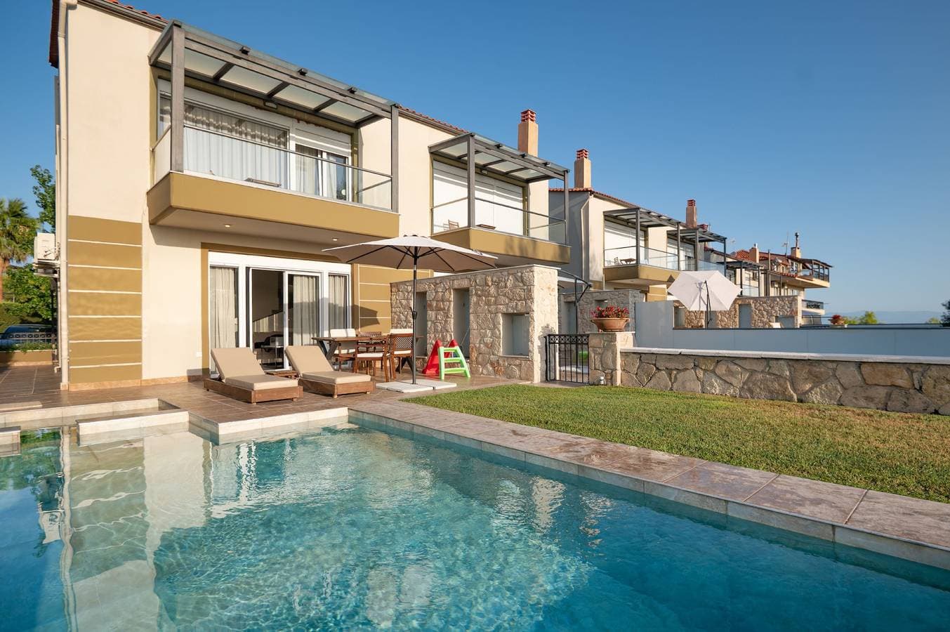 Sunny Villa Tessera 1