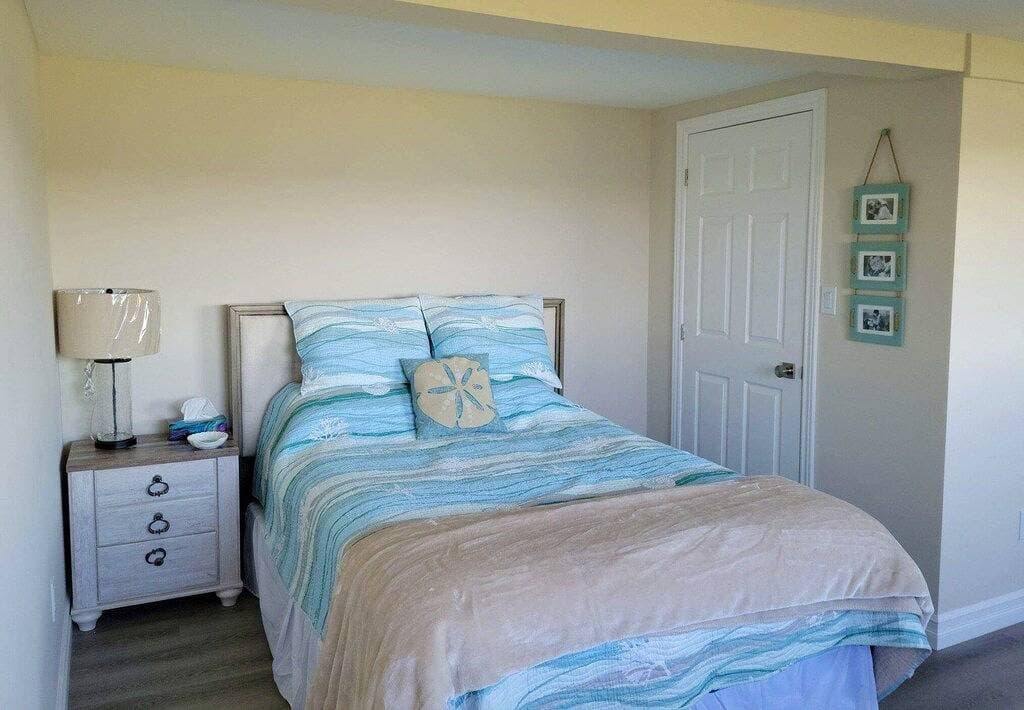 Foto 8 von 36: Breakwater...Oceanfront Executive Home w/hot tub overlooking Bay of Fundy