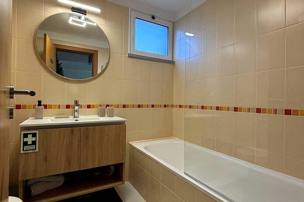 Foto 10 von 27: A Selva • T2 Apartment in Caniço • 10 Minutes from Funchal