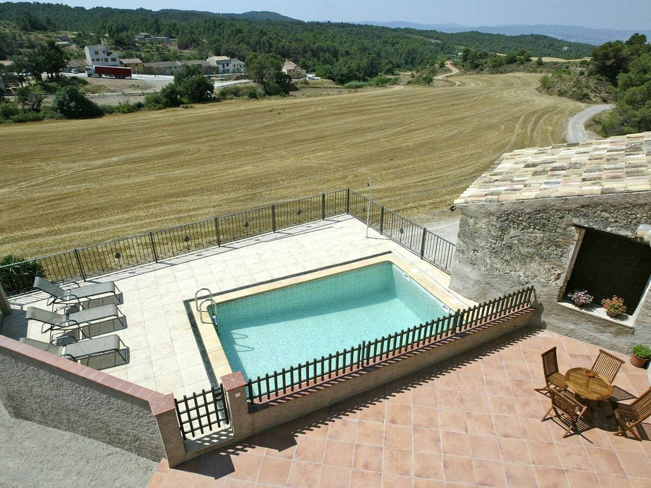 Foto 3 von 40: Hütte in Maians mit Pool und Garten
