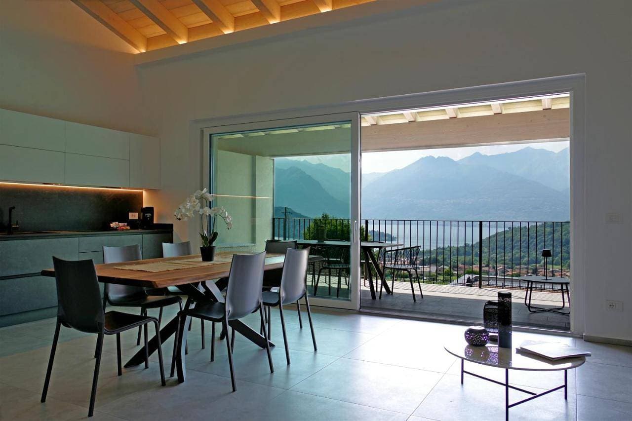 Foto 2 von 25: Two-Bedroom Apartment with Lake View